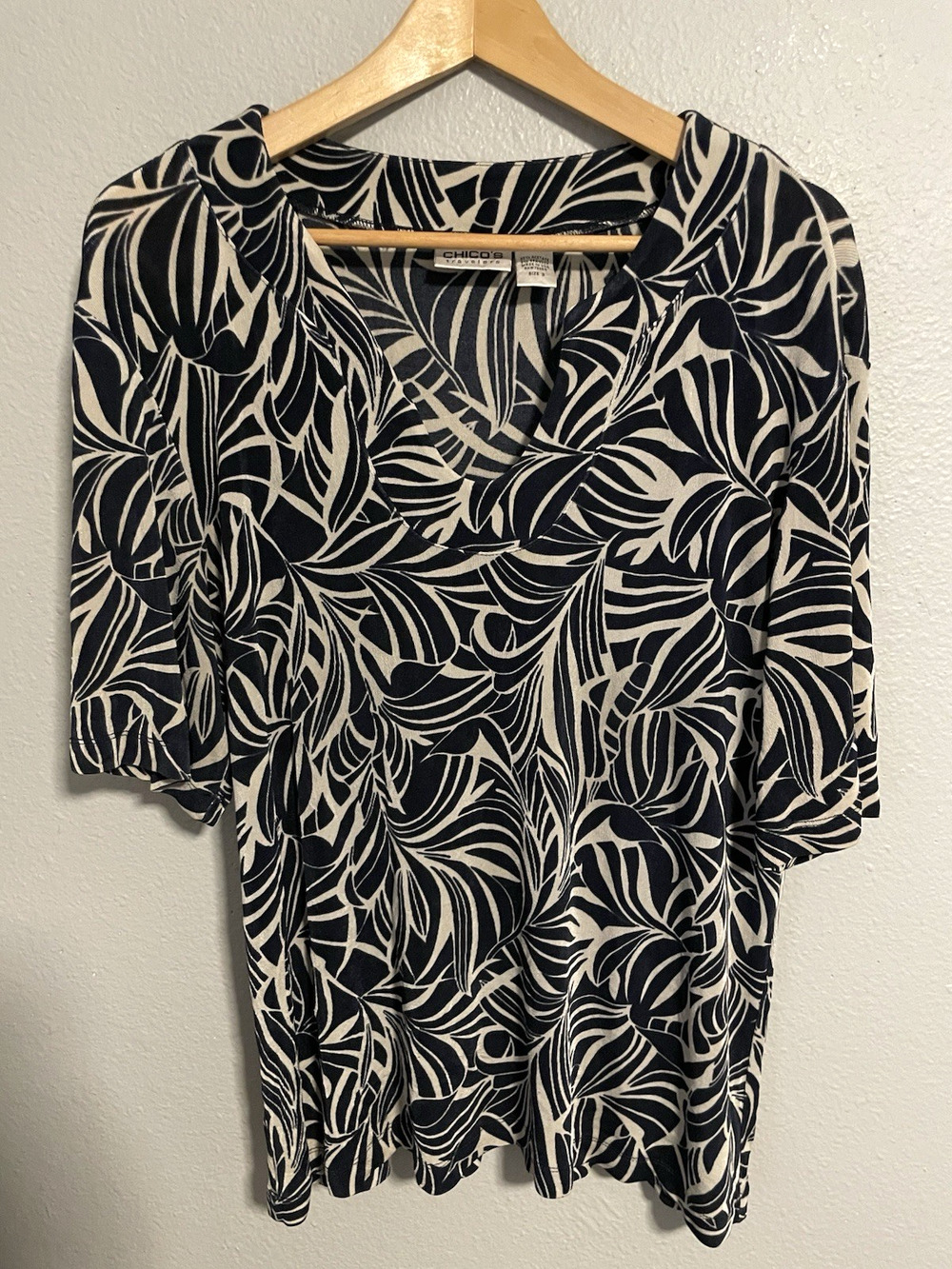 Chicos Womens Top Size 3 US XL Black Geometric Print Slinky Knit Artsy Wacky